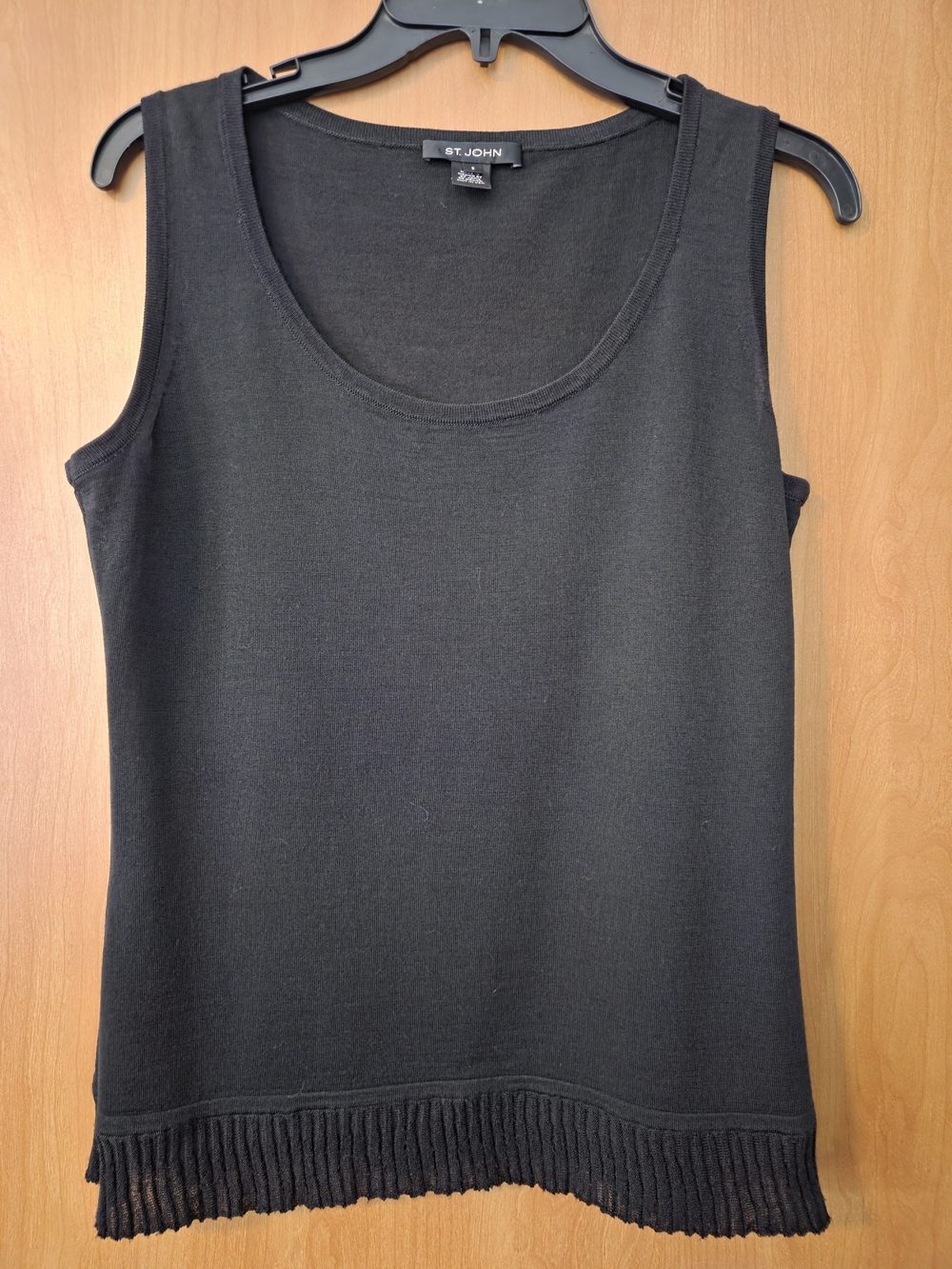St. JOHN Black Sleeveless Knit Tank with Ribbed Fringe Hem Size S Classic Comfy